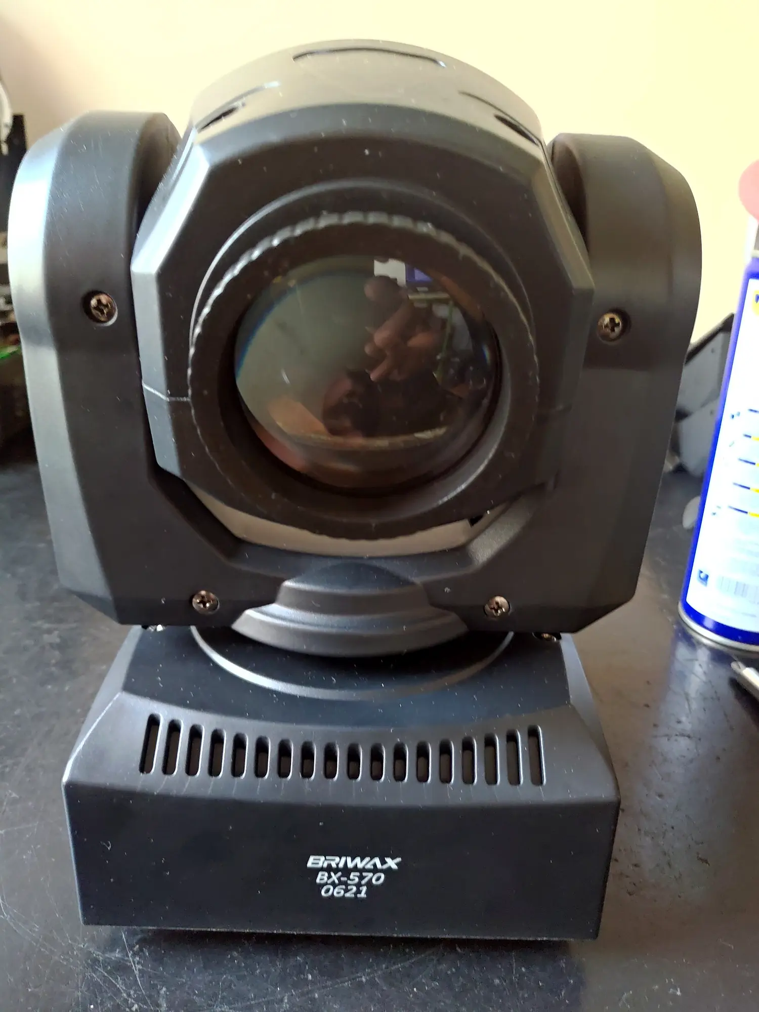 Moving Head profissional em bancada